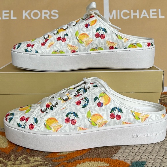 Michael Kors Shoes - Michael Kors POPPY SLIDE SNEAKERS
FRUIT PAINT MK SIG SM
49T4POFP1Q Platforms